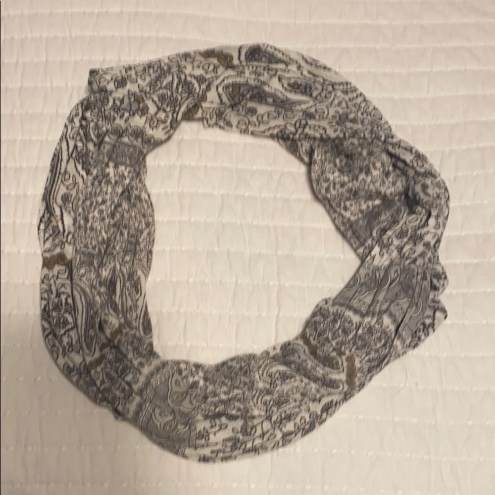 Infinity Scarf - Picture 1 of 3